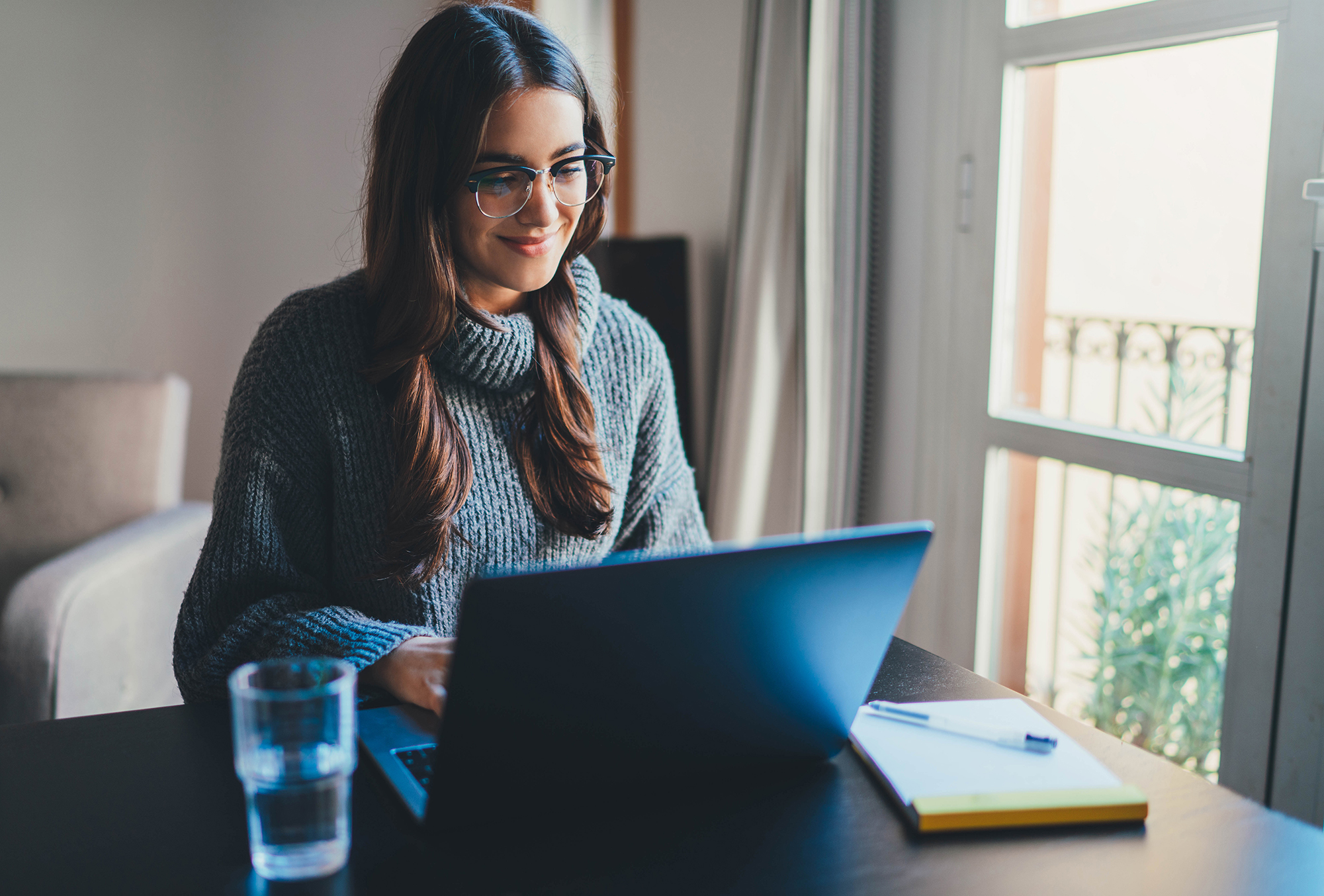 woman-computer-worker.jpg